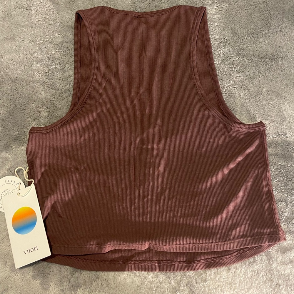 BRAND NEW w/ TAGS! Vuori XS Crop Tank in CHESTNUT